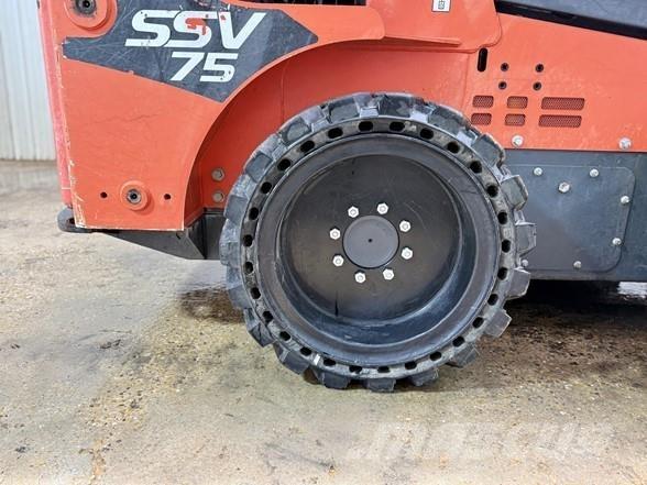 Kubota SSV75 Smykem řízené nakladače
