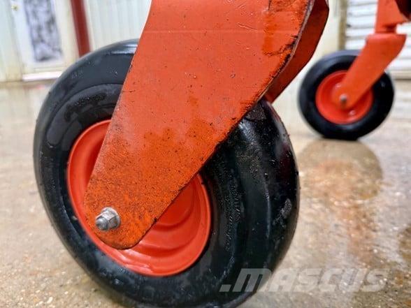 Kubota Z121S Sekačky s nulovým poloměrem otáčení