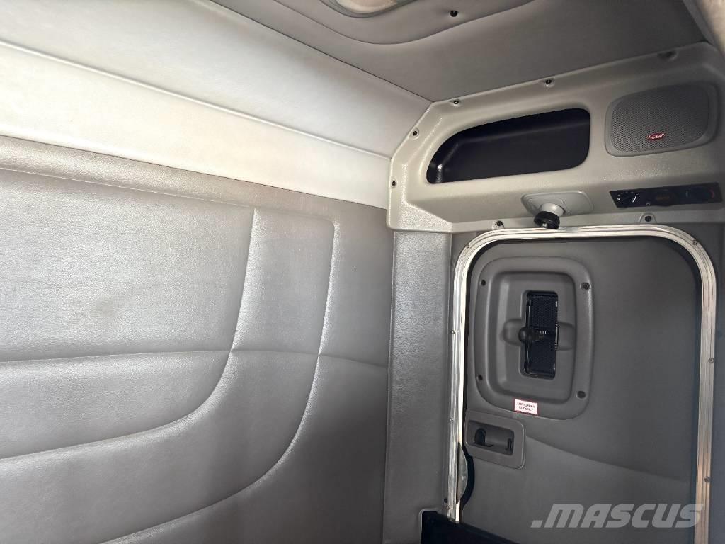 Peterbilt 389 Tahače