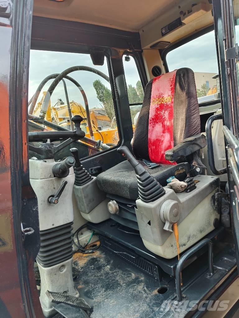 Hyundai r210w-9 Kolová rýpadla