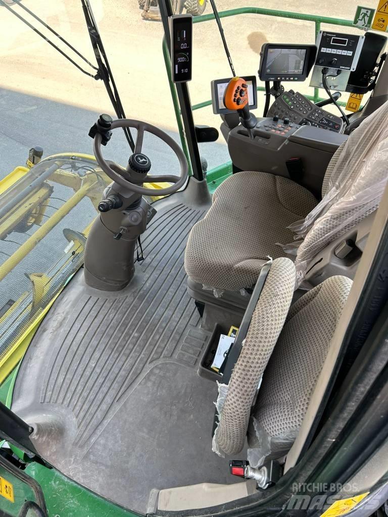 John Deere 8300i Samojízdné sekačky