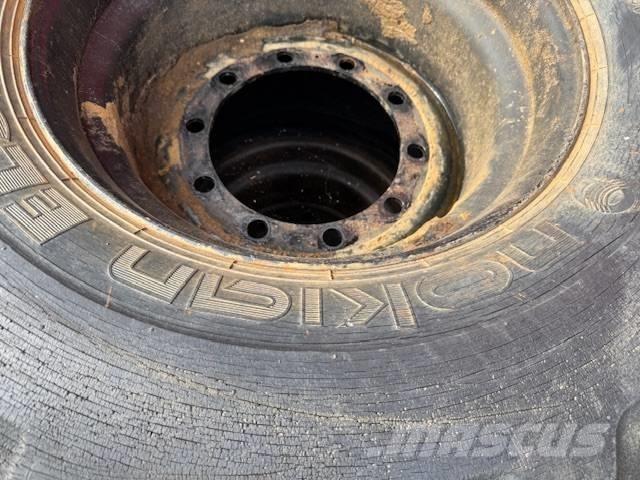 Nokian 600/50/22.5 Pneumatiky, kola a ráfky