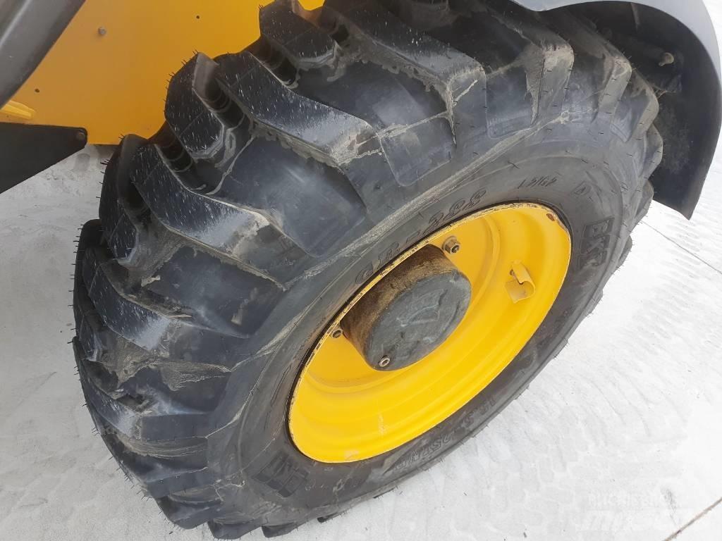 JCB 540-140     M329 Teleskopické kolové nakladače