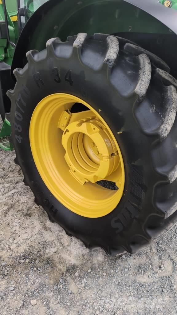 John Deere 5115R Traktory