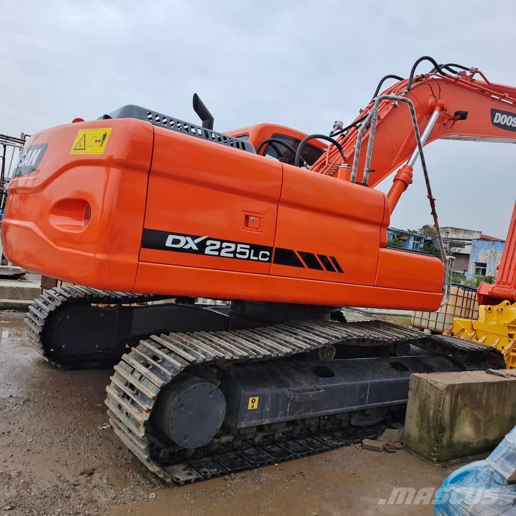 Doosan DX 225 Pásová rýpadla