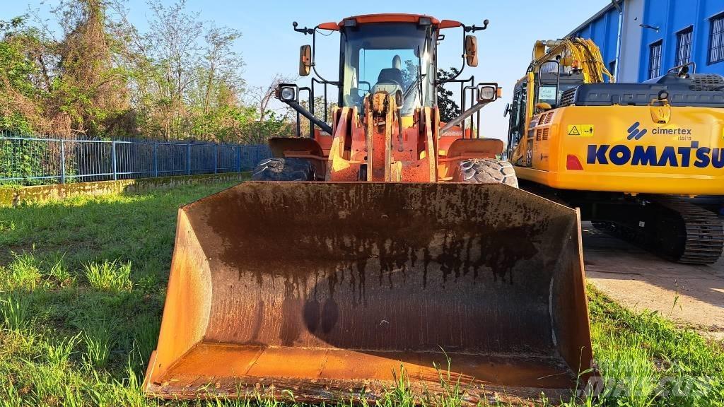 Hitachi W190 Kolové nakladače