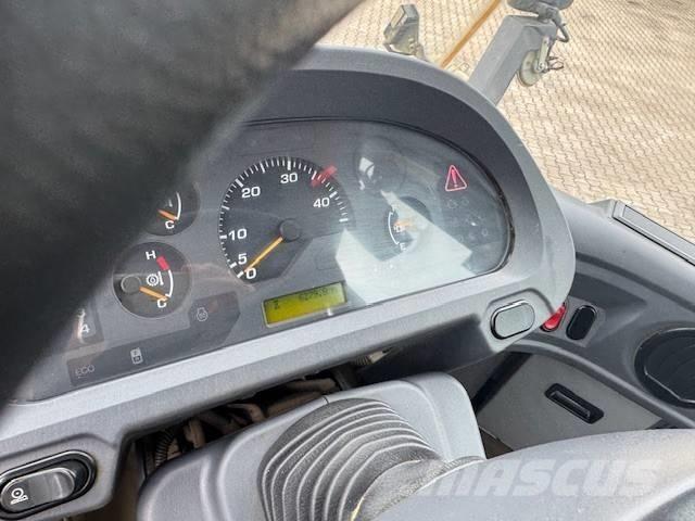 Komatsu WA 320 Kolové nakladače