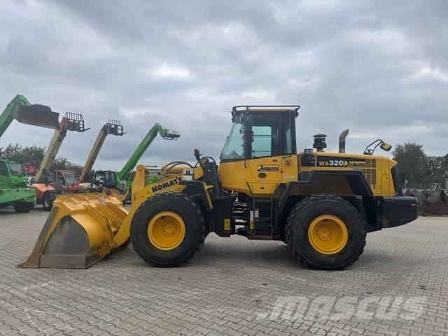 Komatsu WA 320 Kolové nakladače