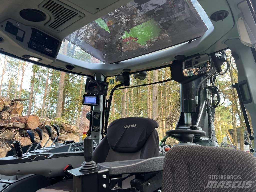 Valtra T214 Active Traktory
