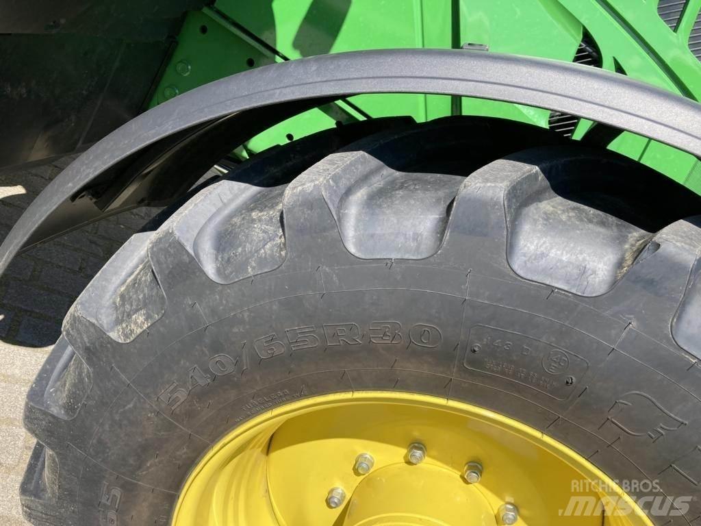 John Deere 6195M Traktory