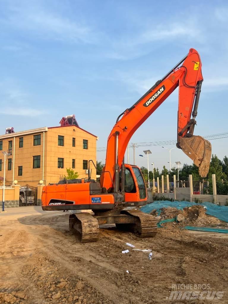 Doosan DX225LC-9C Pásová rýpadla