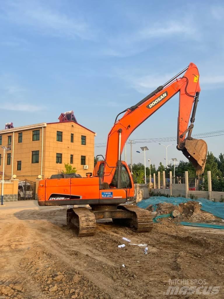 Doosan DX225LC-9C Pásová rýpadla