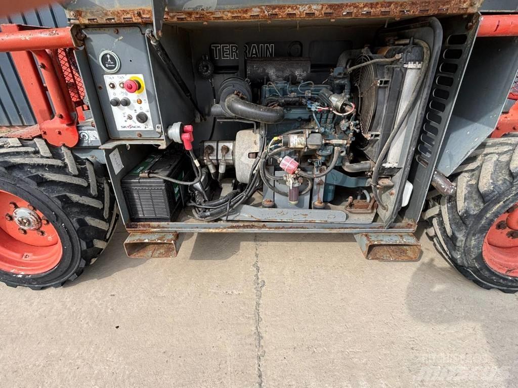 SkyJack SJ 6832 RT Nůžková zvedací plošina