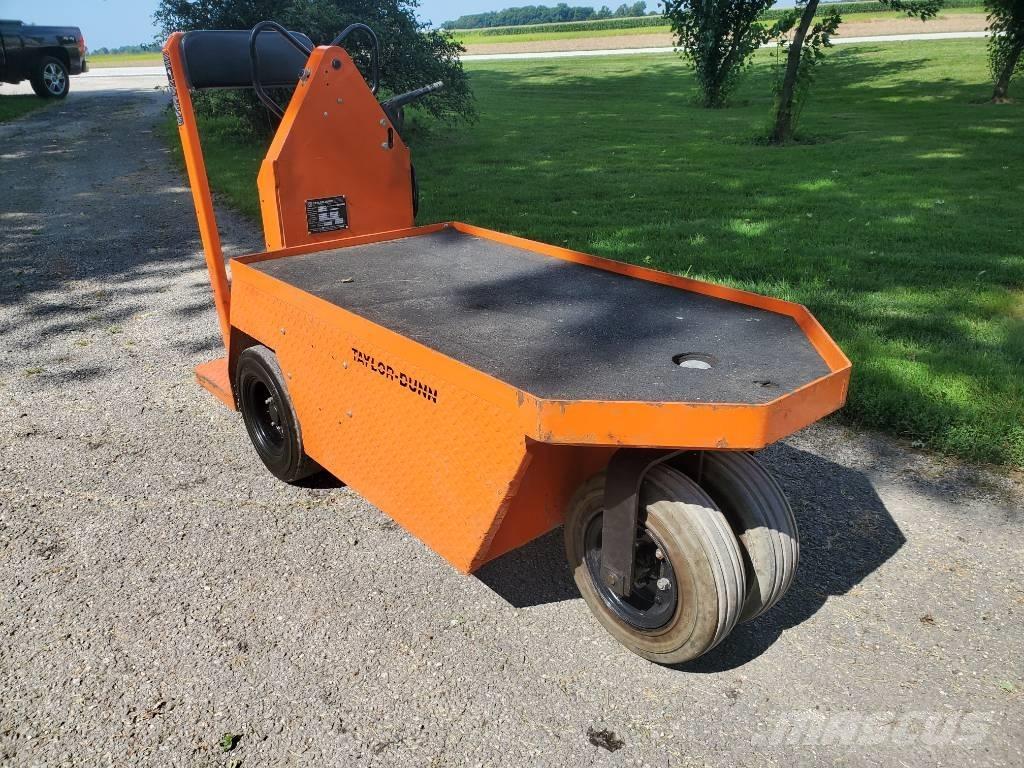 Taylor-Dunn SC100 Vlečné vozíky