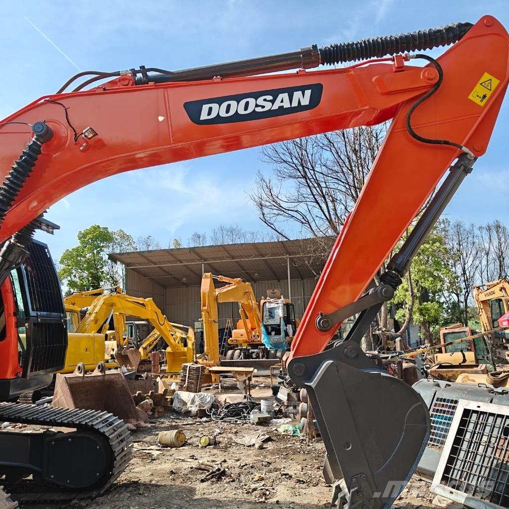 Doosan DX 225 LCA Pásová rýpadla