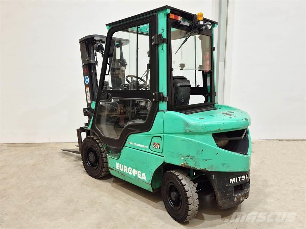 Mitsubishi FD25NT Dieselové vozíky