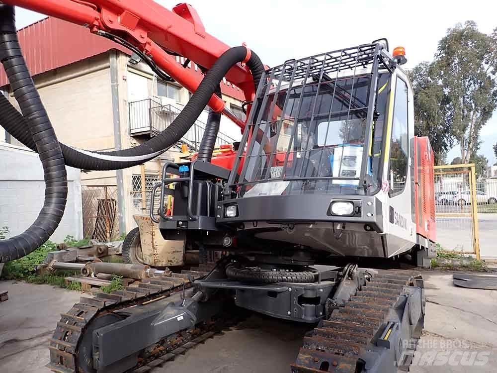 Sandvik DX800 Povrchové vrtací stroje