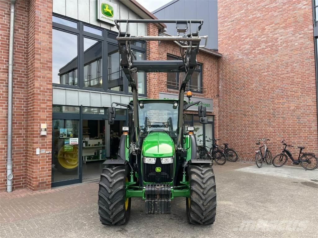 John Deere 5100M Traktory