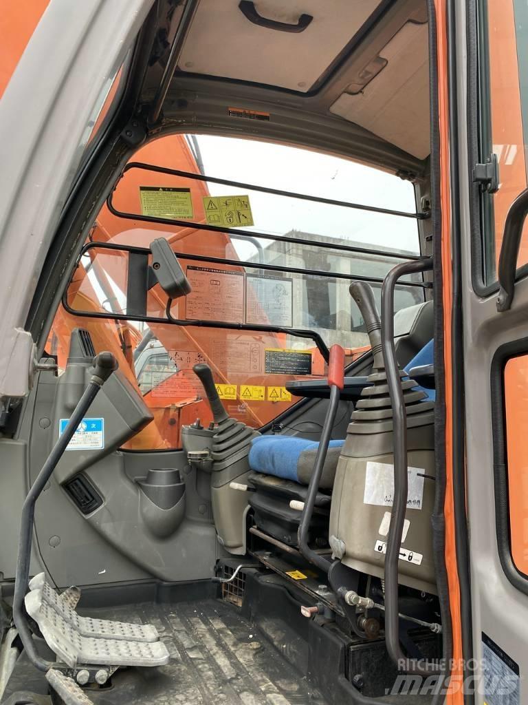 Hitachi 135 Pásová rýpadla