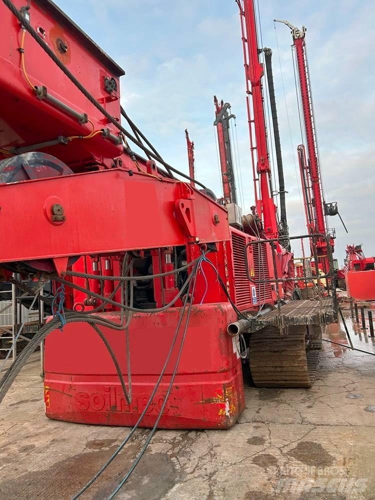 Soilmec SR70 Pilířové jeřáby