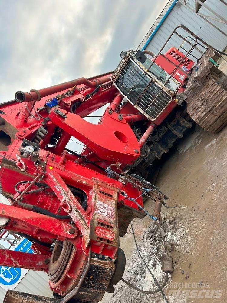 Soilmec SR70 Pilířové jeřáby