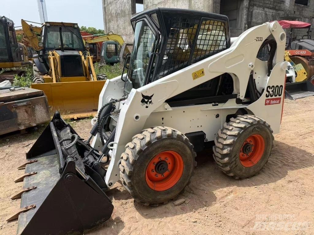 Bobcat S 300 Smykem řízené nakladače