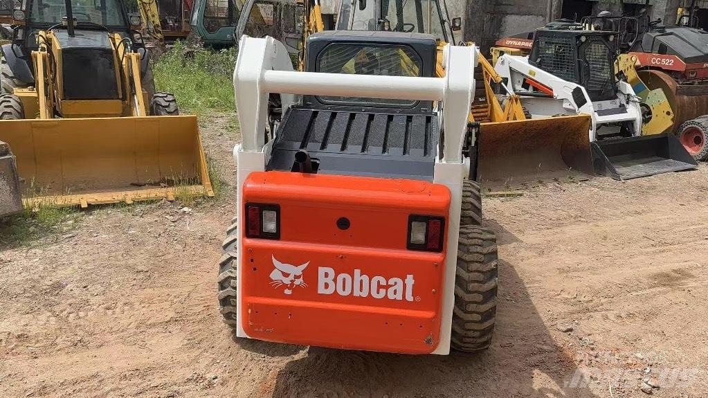 Bobcat S 300 Smykem řízené nakladače