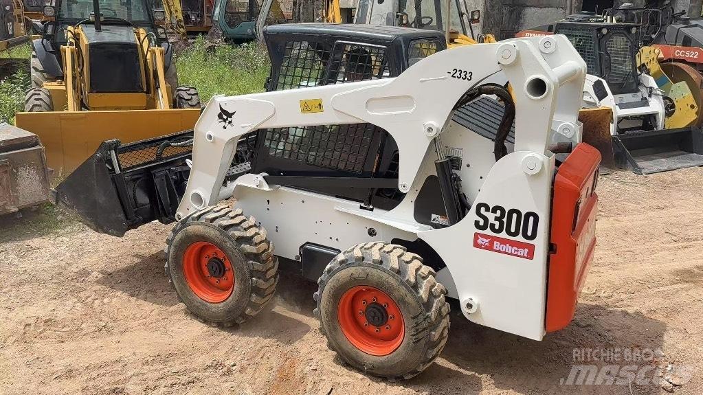 Bobcat S 300 Smykem řízené nakladače