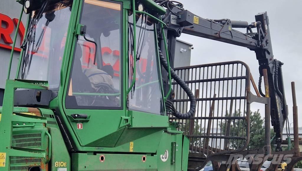 John Deere 810 E Vyvážecí traktory