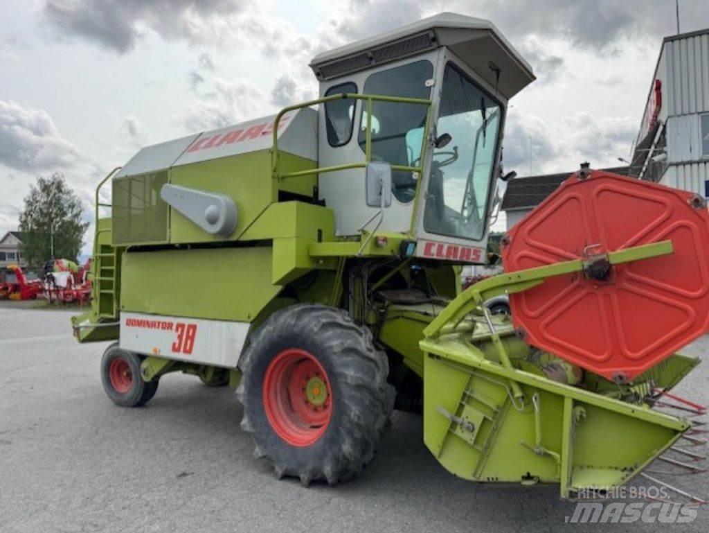 CLAAS Dominator 38 Sklízecí mlátičky