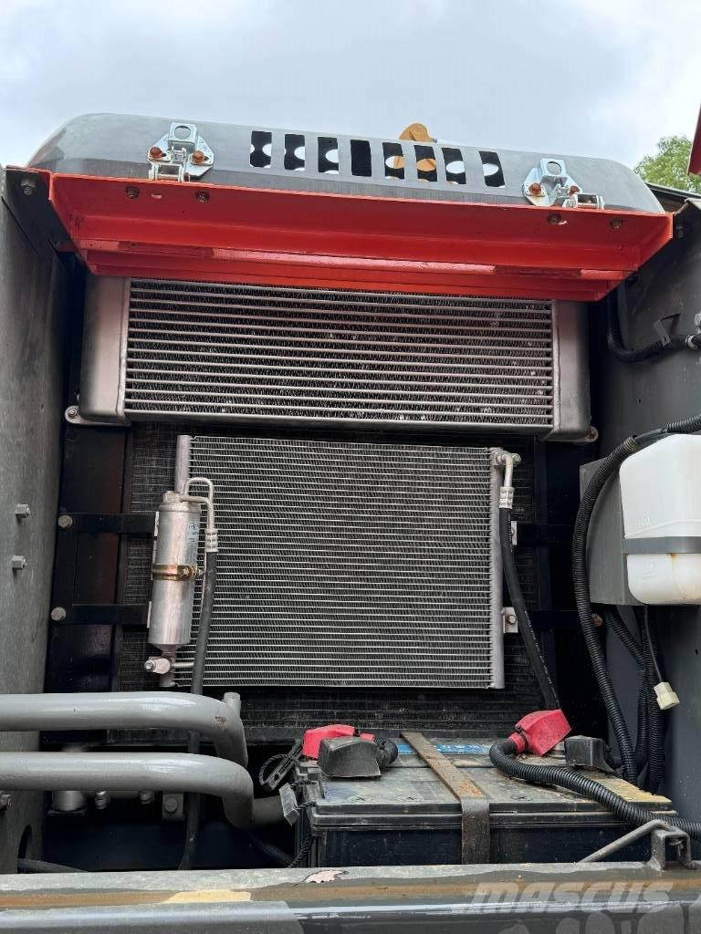Hitachi ZX 200 Pásová rýpadla