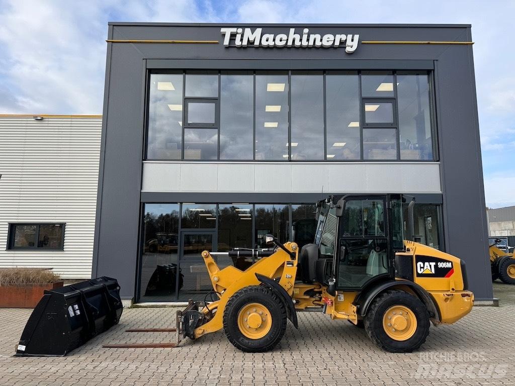 CAT 906M Kolové nakladače