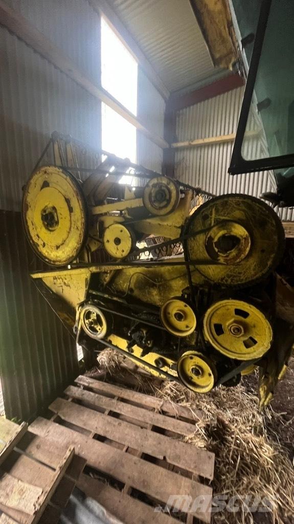 New Holland 8050 Sklízecí mlátičky