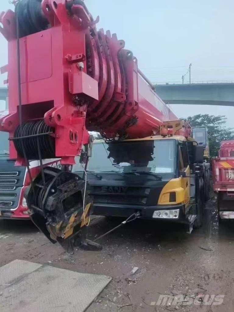 Sany SAC3000T Univerzální terénní jeřáby