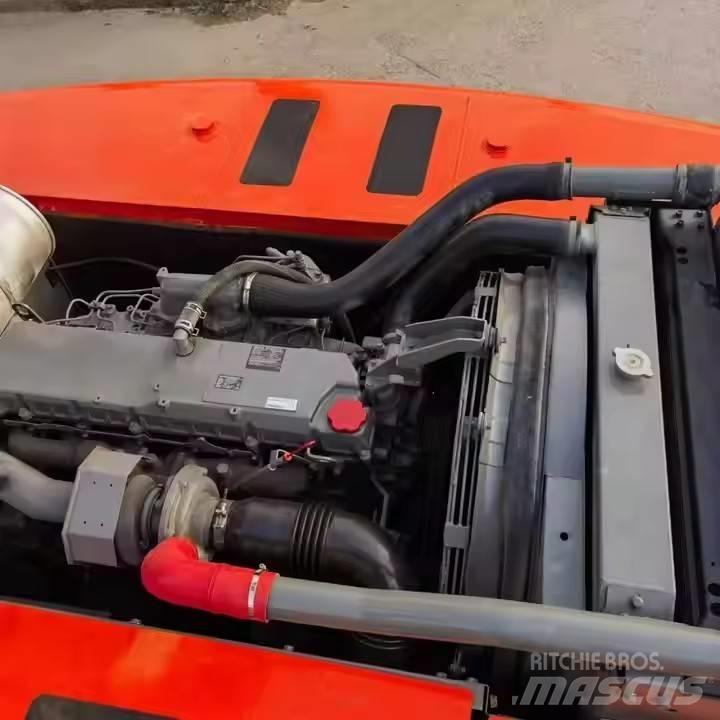 Hitachi ZX350 Pásová rýpadla