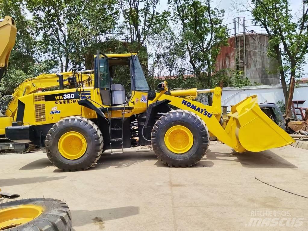 Komatsu WA 380 Kolové nakladače