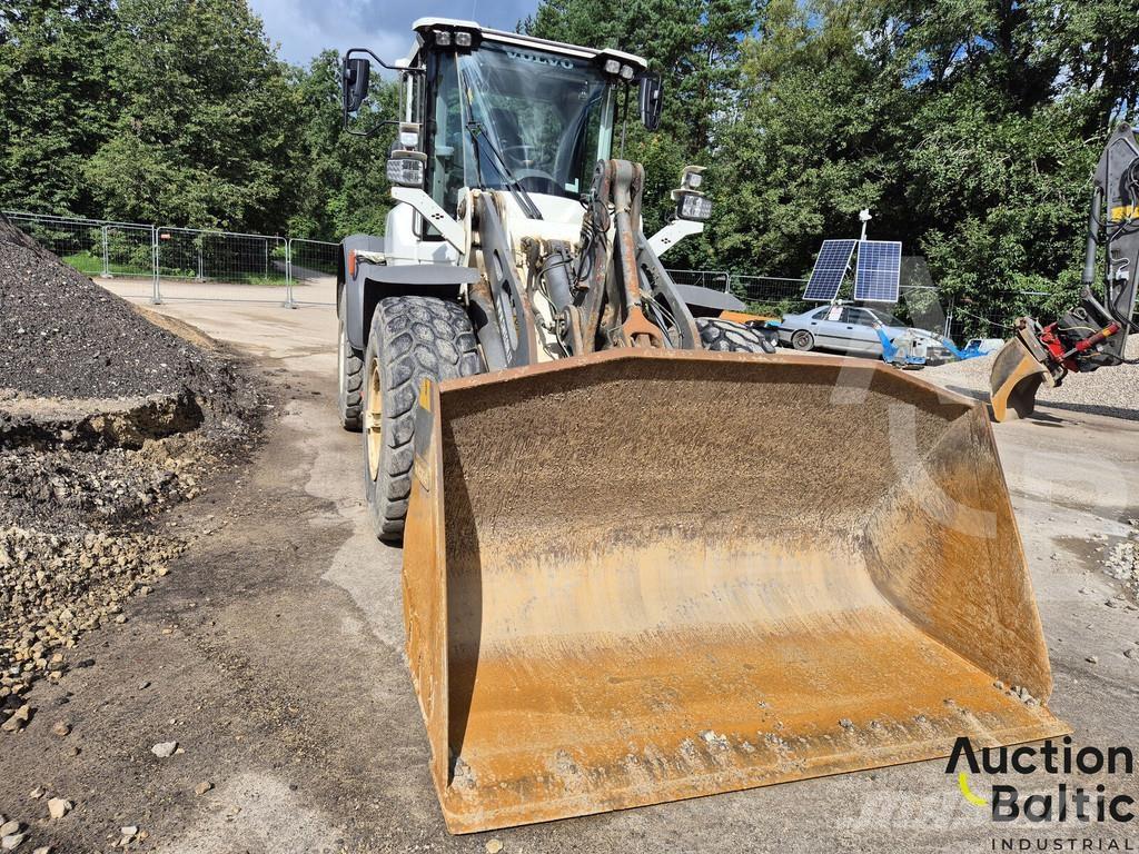 Volvo L 90 Kolové nakladače