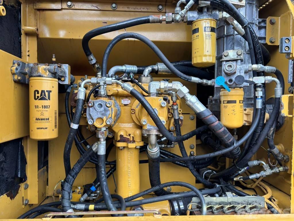 CAT 325 CL Pásová rýpadla