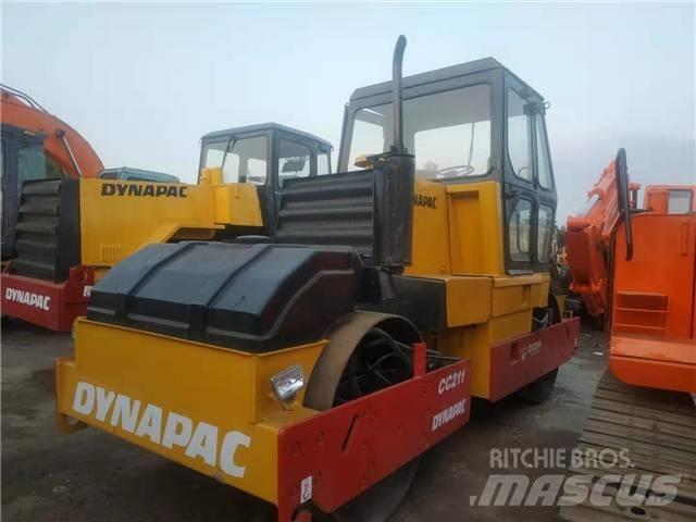 Dynapac CC211 Tahačové válce