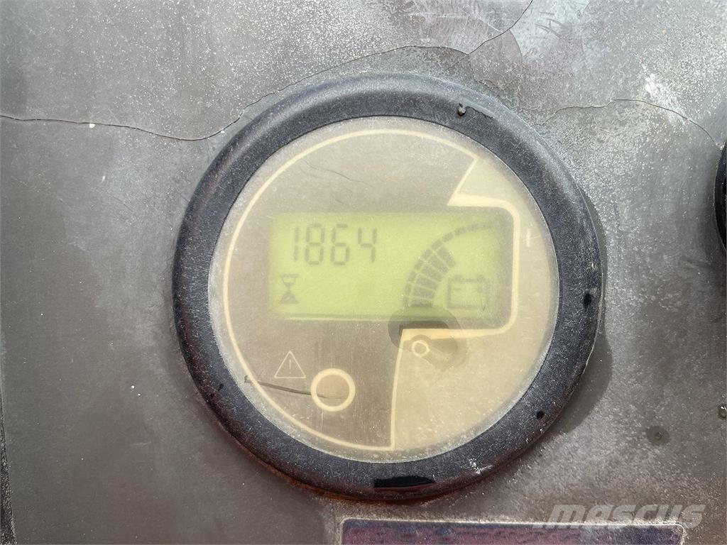 JLG 800AJ Kloubové plošiny