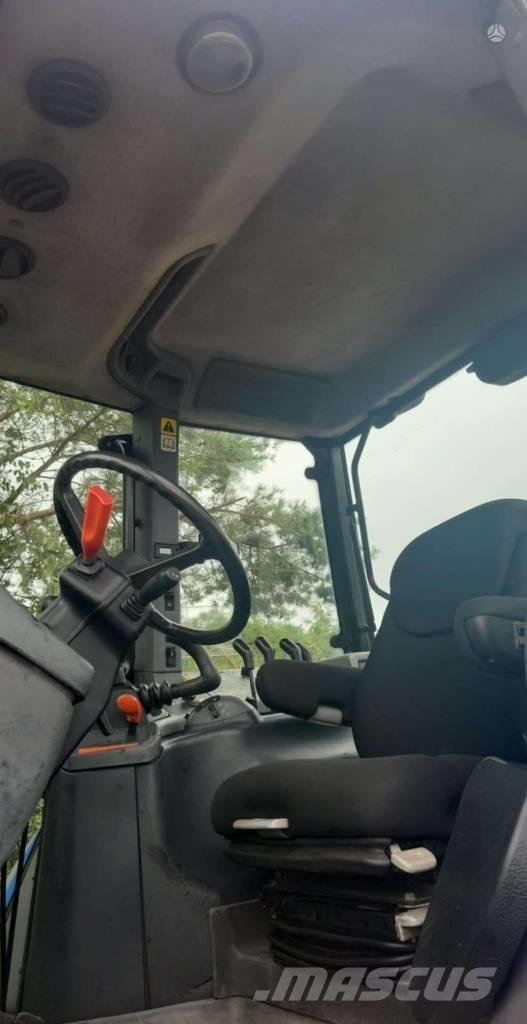 New Holland TM 150 Traktory