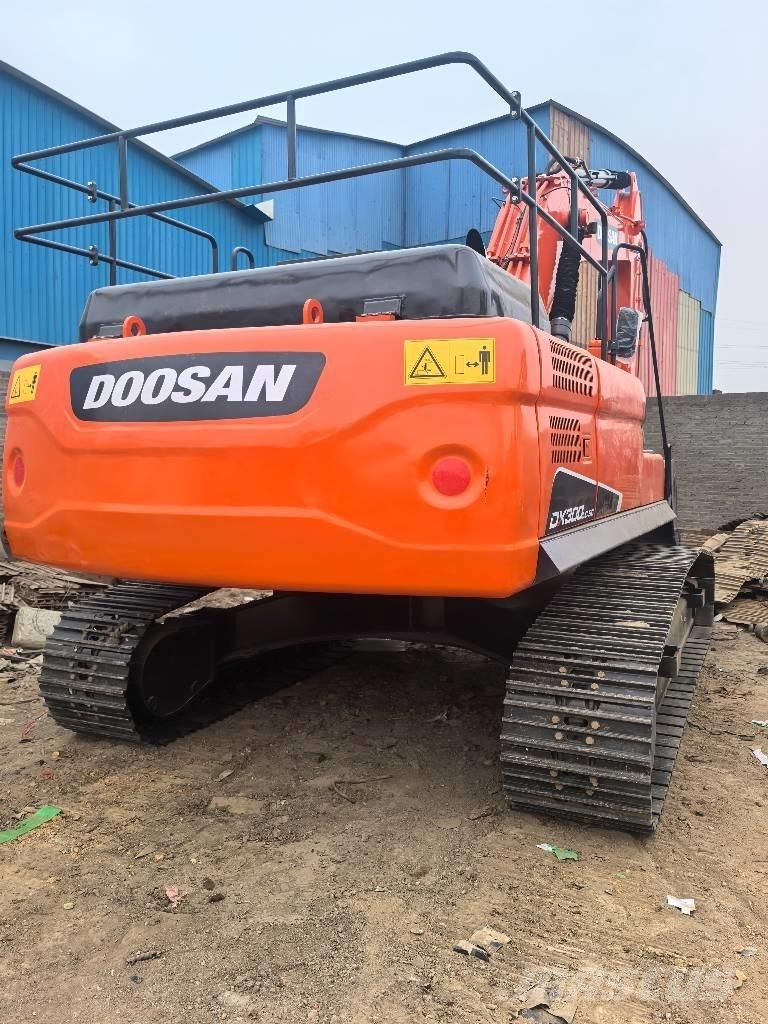 Doosan DX300LC Pásová rýpadla