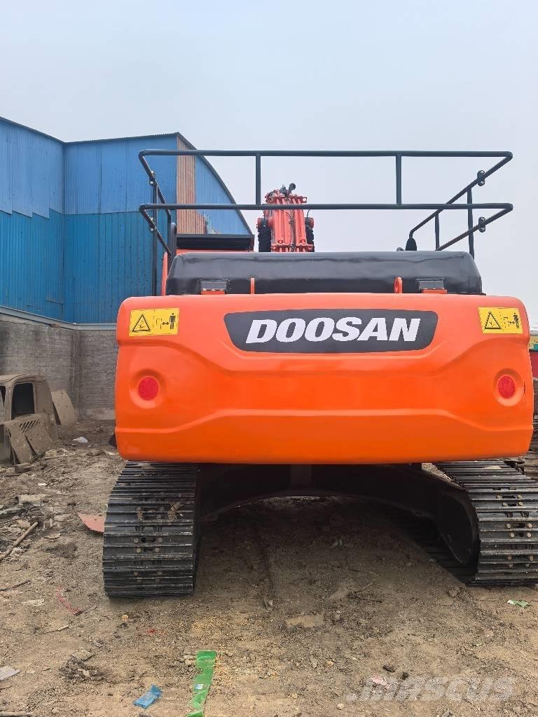 Doosan DX300LC Pásová rýpadla