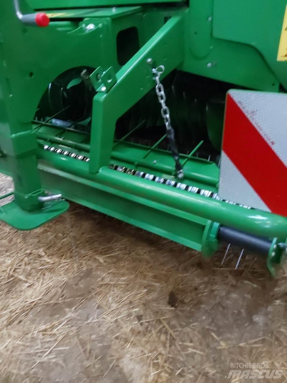 John Deere V 451 M Lis na válcové balíky