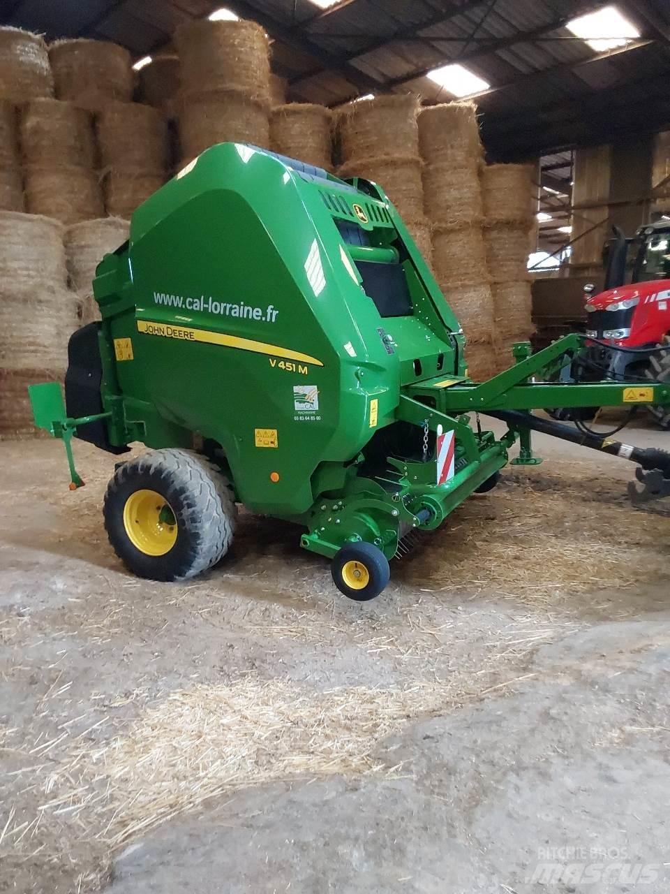 John Deere V 451 M Lis na válcové balíky