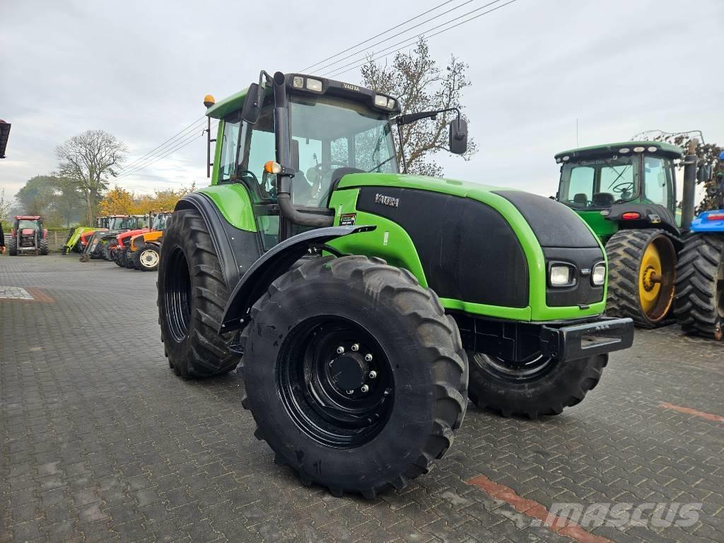 Valtra T 120 Traktory