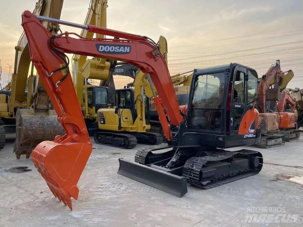 Doosan DX60 Pásová rýpadla