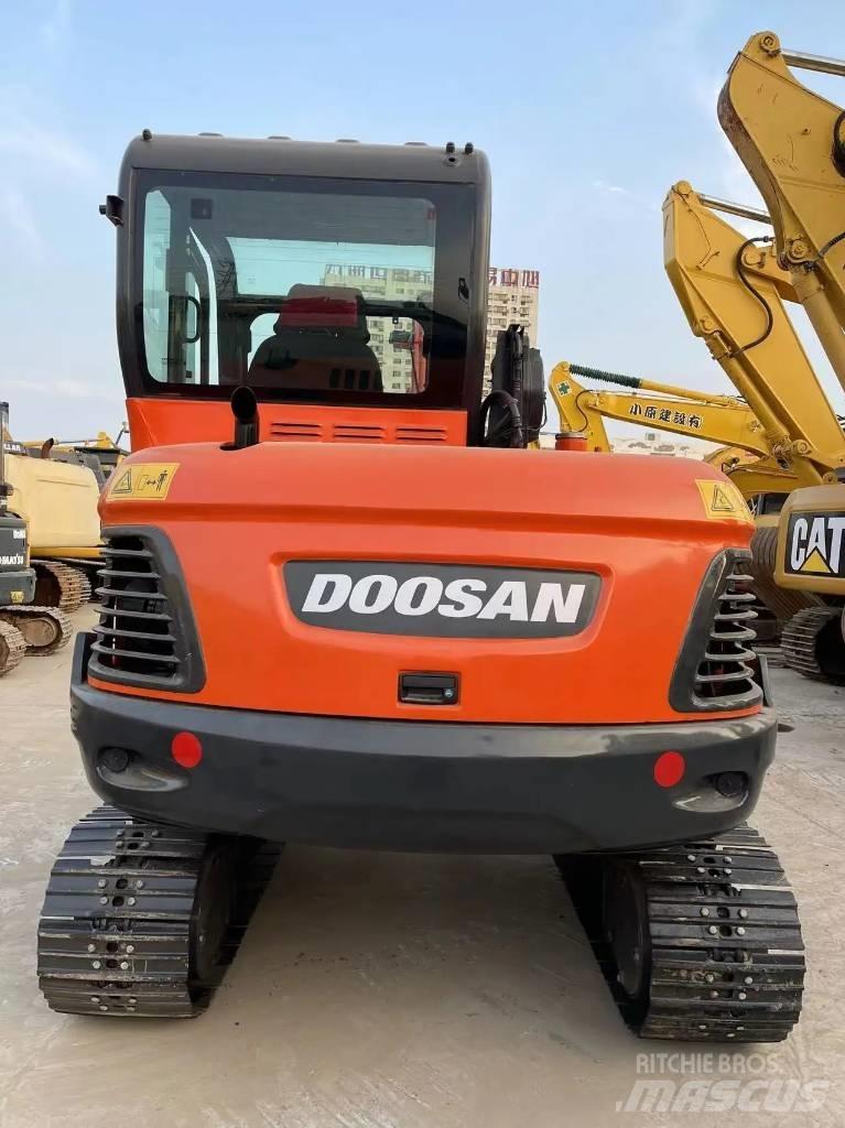 Doosan DX60 Pásová rýpadla