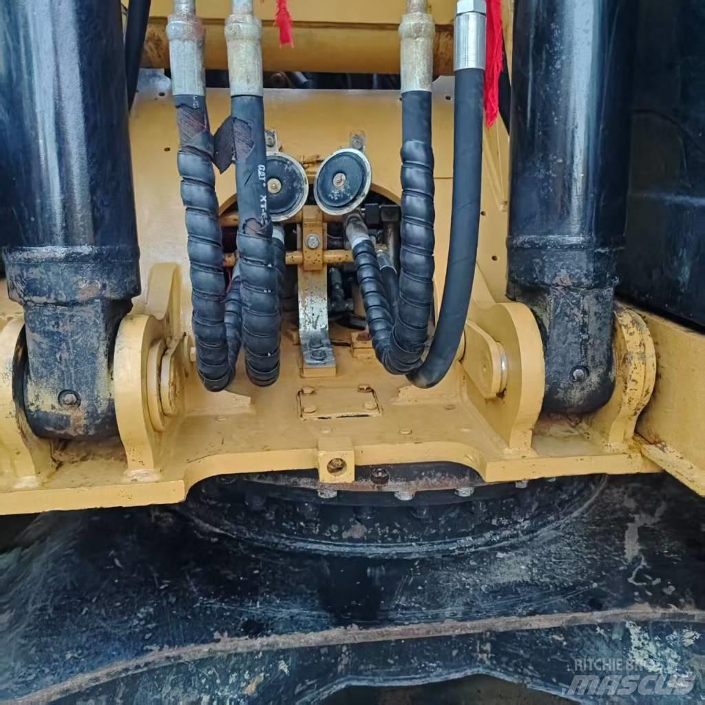 CAT 313 D Pásová rýpadla