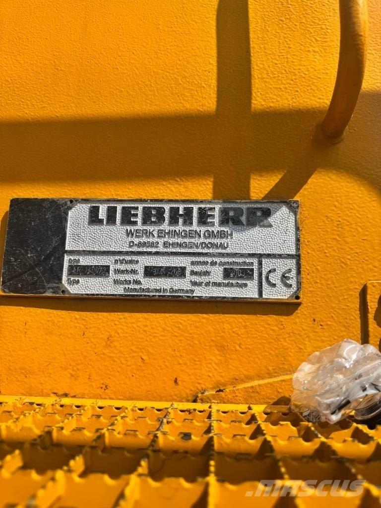 Liebherr LR 1400-2 Pásové jeřáby